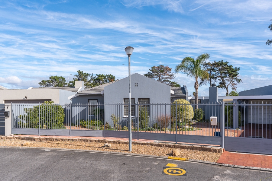 4 Bedroom Property for Sale in Edgemead Western Cape